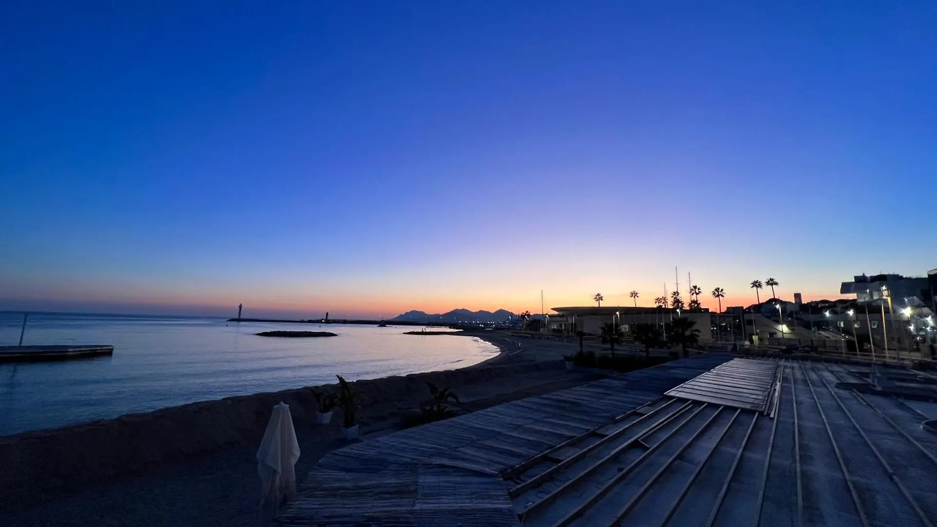 Cocon Boheme Cannes Croisette-Palais-Plages 200M 0*,  France